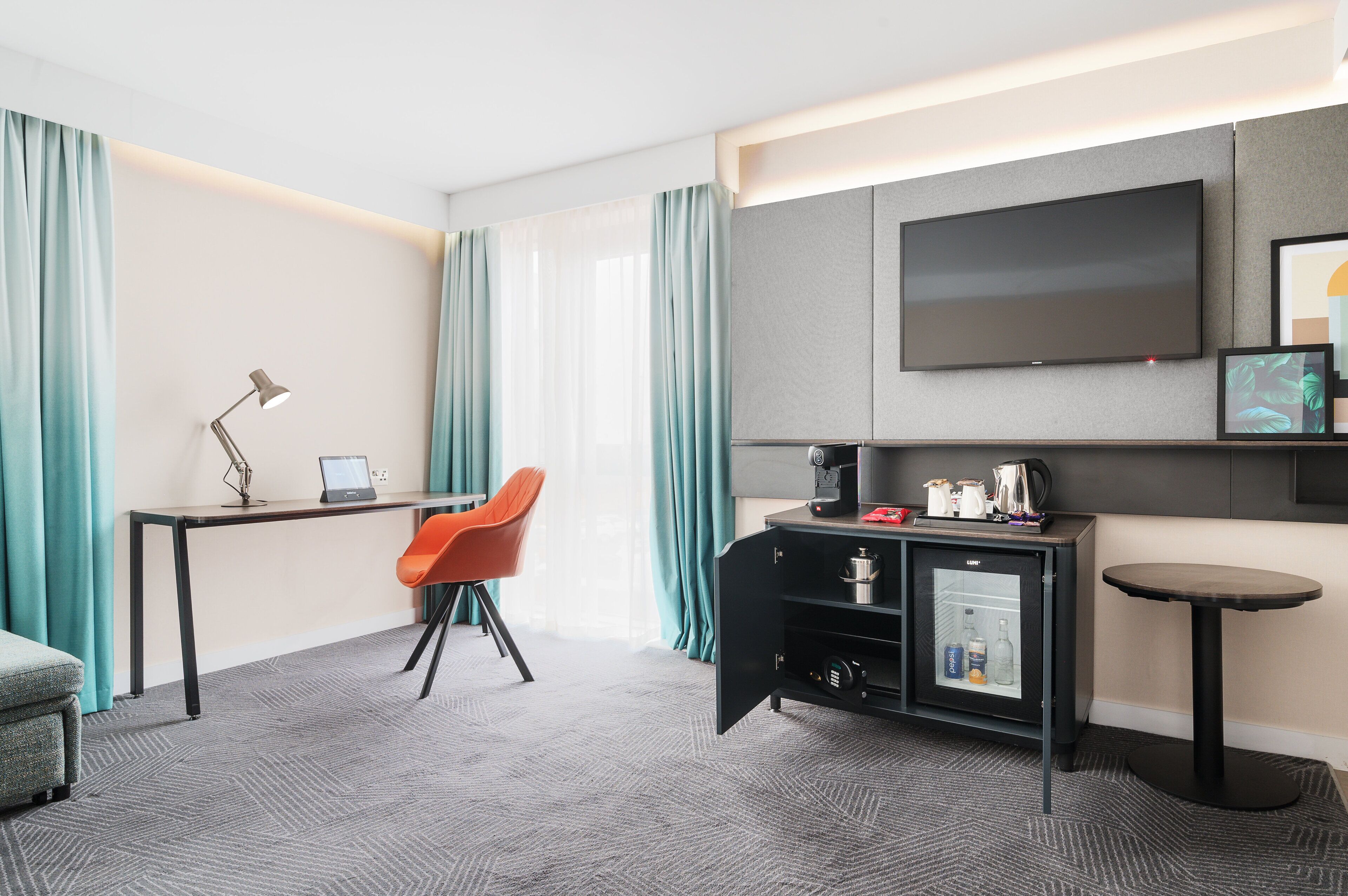 1 bedroom, desk, iron/ironing board, free cots/infant beds