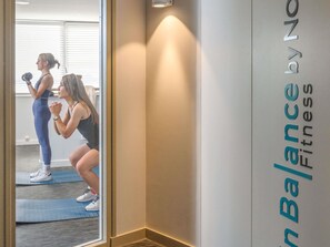A fitness center with a mirrored wall and a sign reading "Balance Fitness". - Novotel Bordeaux Lac (Bordeaux)
