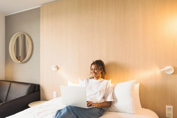 Premium bedding, memory foam beds, in-room safe, desk - Novotel Bordeaux Lac (Bordeaux)