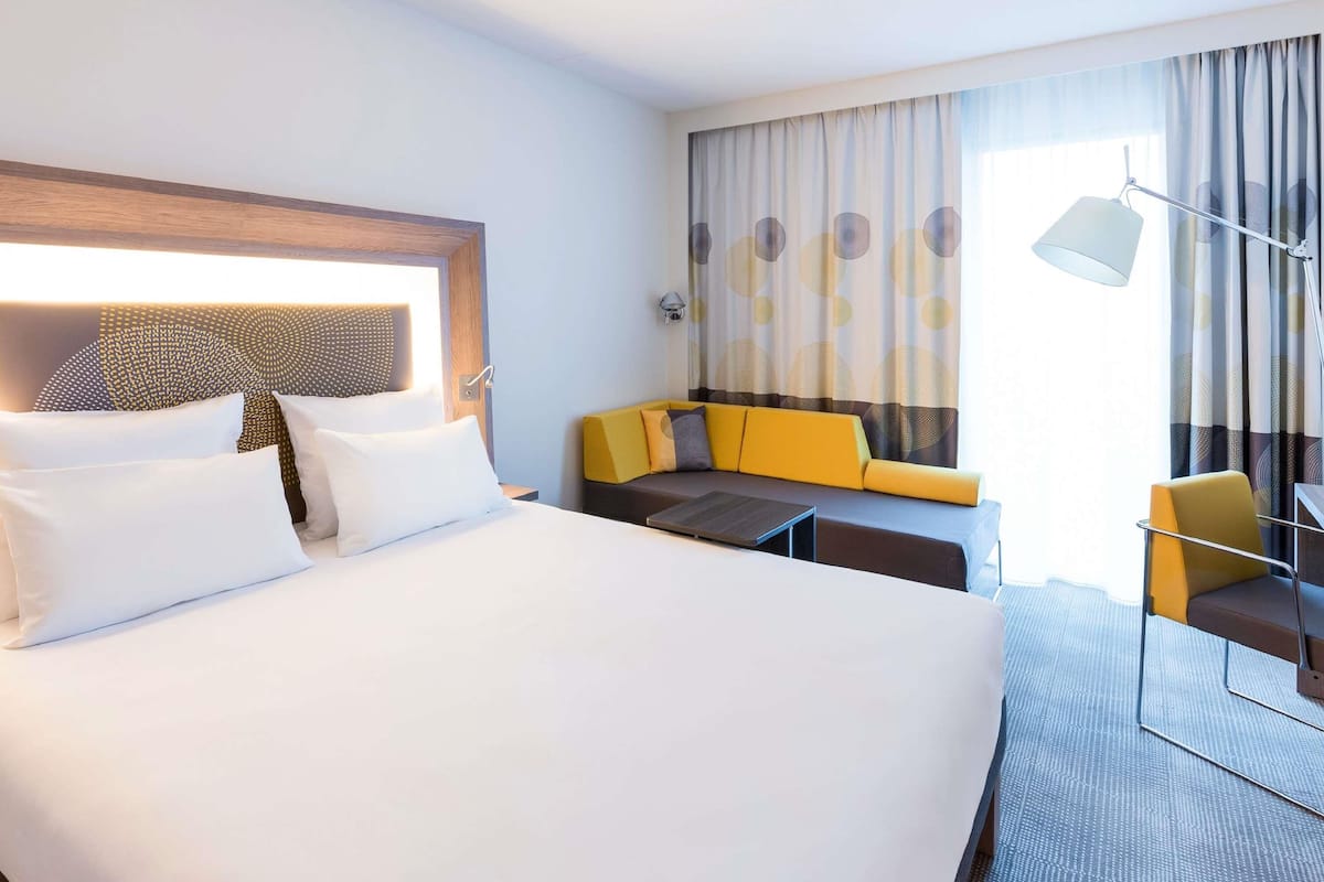 Superior Room, 1 Queen Bed, Accessible | Premium bedding, memory foam beds, in-room safe, desk