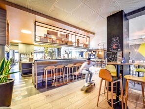 Bar (on property) - Novotel Bordeaux Lac (Bordeaux)