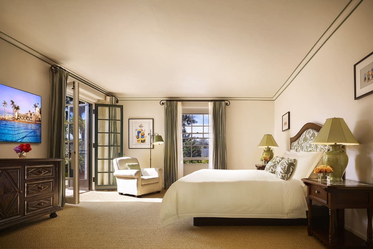 suite, 1 king bed with sofa bed, 2 bathrooms (palm) | premium bedding, down duvets, pillow-top beds, minibar