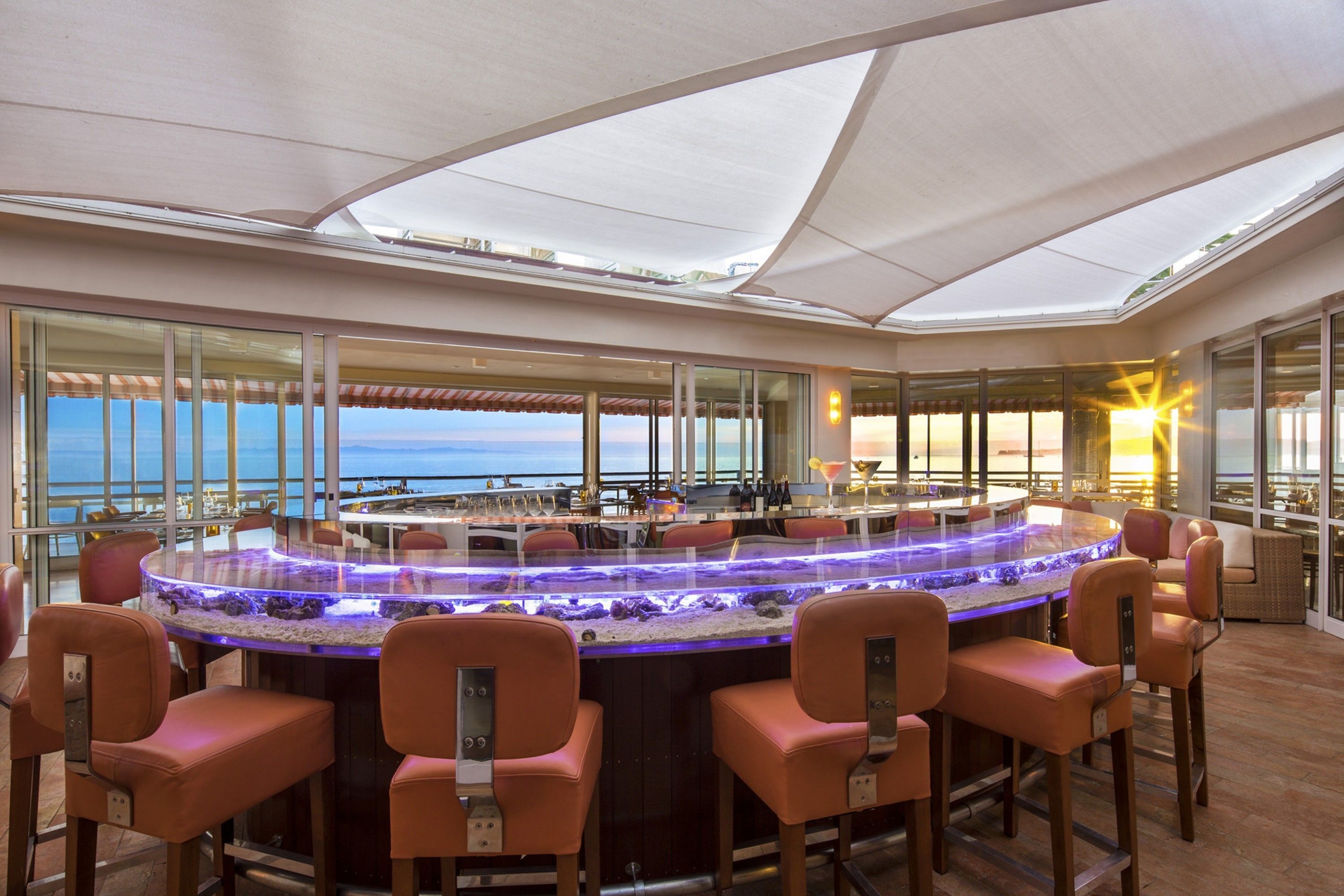 3 restaurants, breakfast, lunch, dinner served; californian cuisine