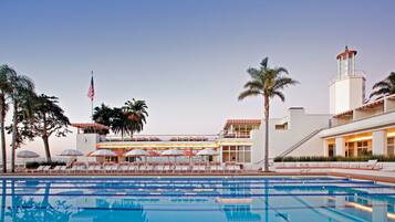 2 outdoor pools