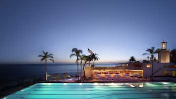 2 outdoor pools