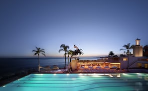 2 outdoor pools