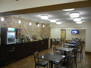 Free buffet breakfast  - Quality Inn Holland - Toledo (Holland)