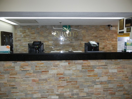 Recepción. Quality Inn Holland - Toledo