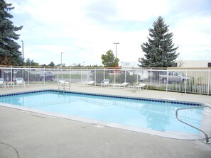 Seasonal outdoor pool - Quality Inn Holland - Toledo (Holland)