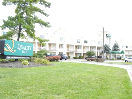 Fachada de la propiedad. Quality Inn Holland - Toledo