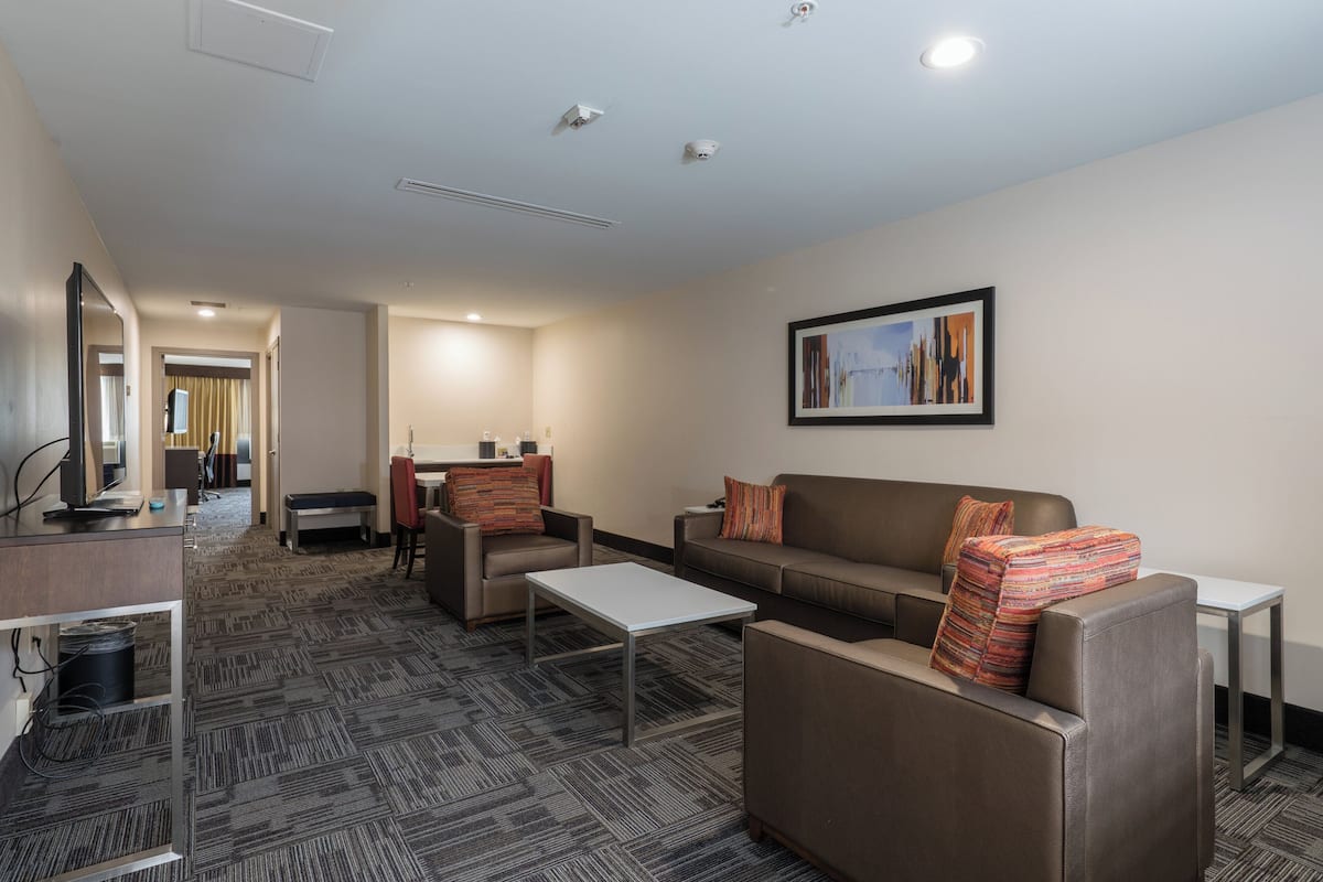 1 bedroom, premium bedding, pillowtop beds, in-room safe