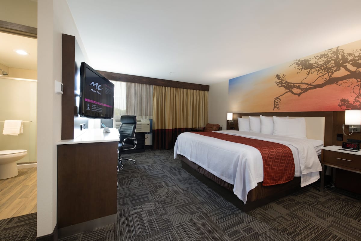1 bedroom, premium bedding, pillowtop beds, in-room safe