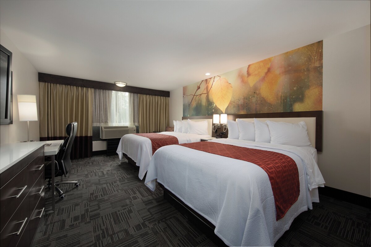 Premium bedding, pillowtop beds, in-room safe, desk