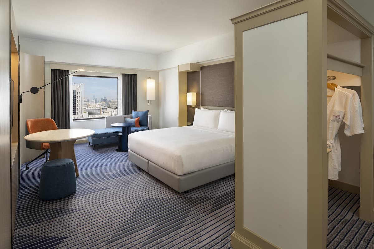 Premium bedding, minibar, in-room safe, desk