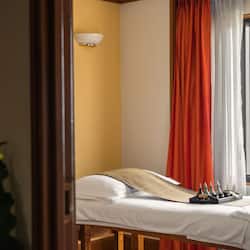 Aromatherapy, Thai massages, body scrubs, 3 treatment rooms, massages