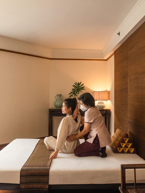Aromatherapy, Thai massages, body scrubs, 3 treatment rooms, massages