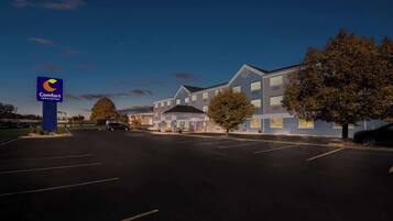 A Comfort Inn & Suites with a modern design, featuring a parking lot and a building with multiple windows and a flat roof.