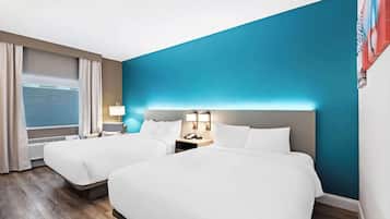 Rom, 2 queensize-senger, ikke-røyk | Safe på rommet, skrivebord for bærbar PC og blendingsgardiner