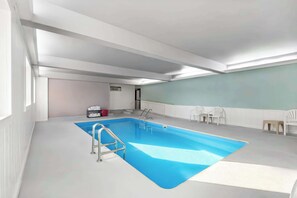 Innendørsbasseng