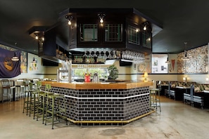 Bar (on property) - Graduate by Hilton Lincoln (Lincoln)
