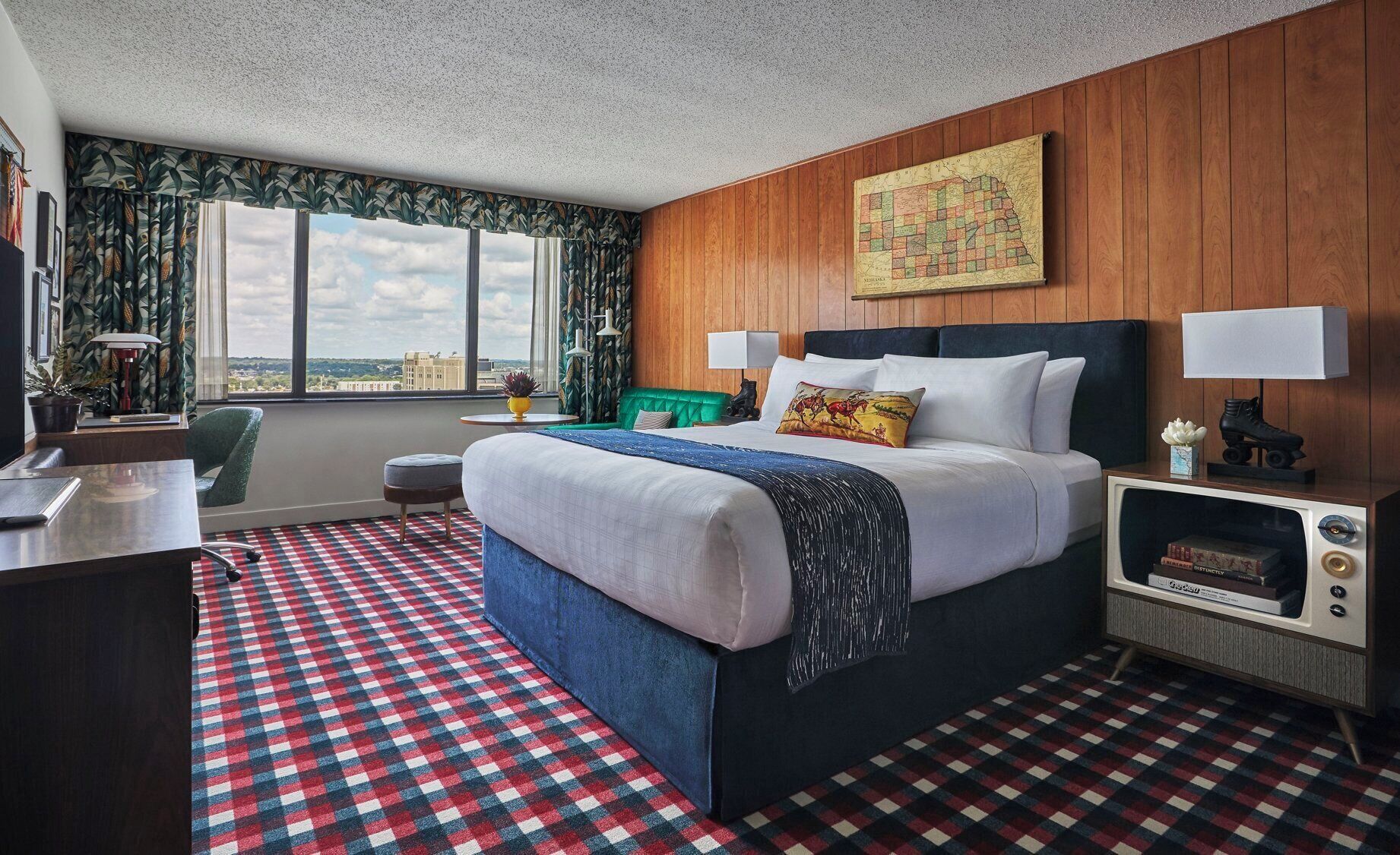 Premium bedding, in-room safe, desk, laptop workspace