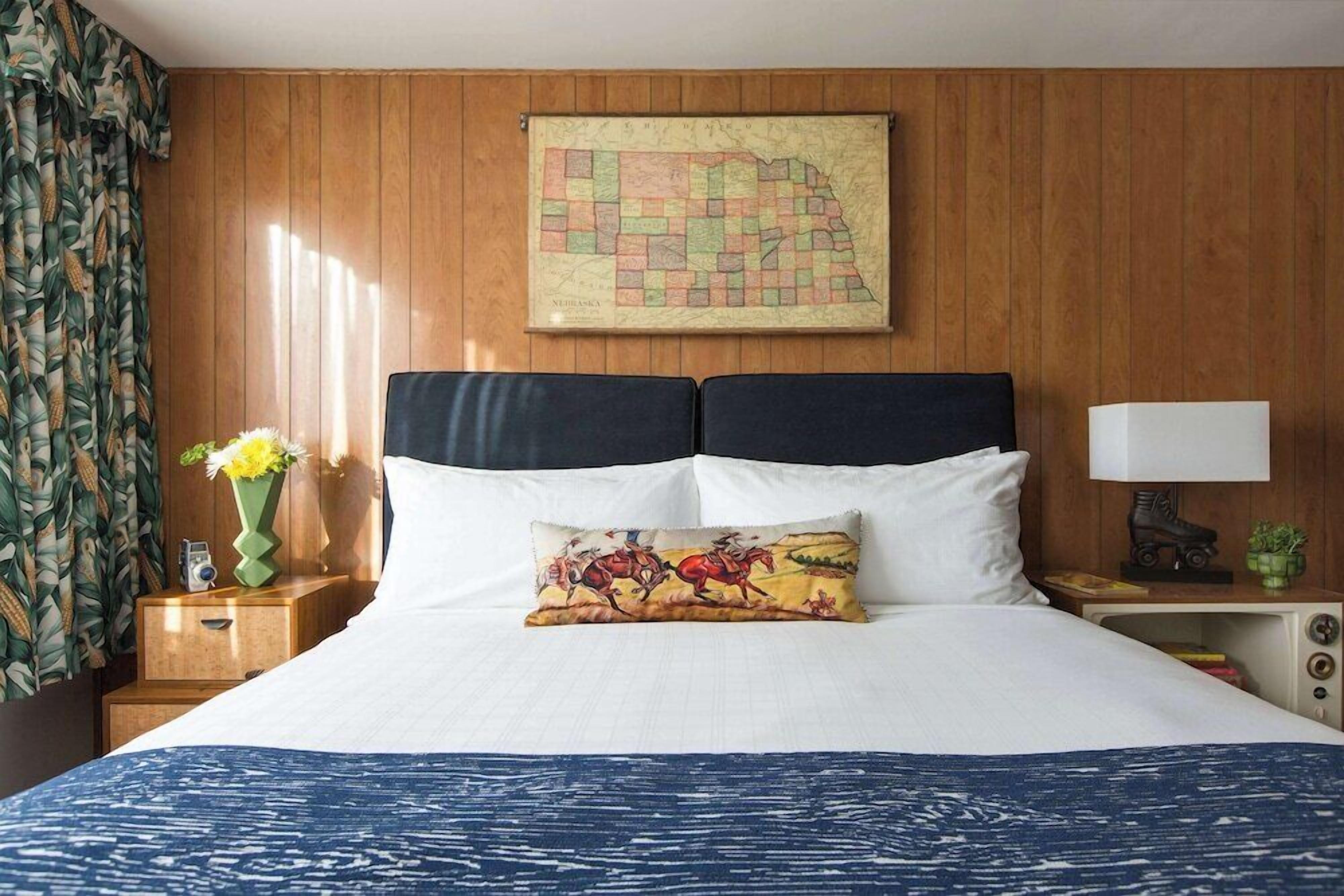 Premium bedding, in-room safe, desk, laptop workspace