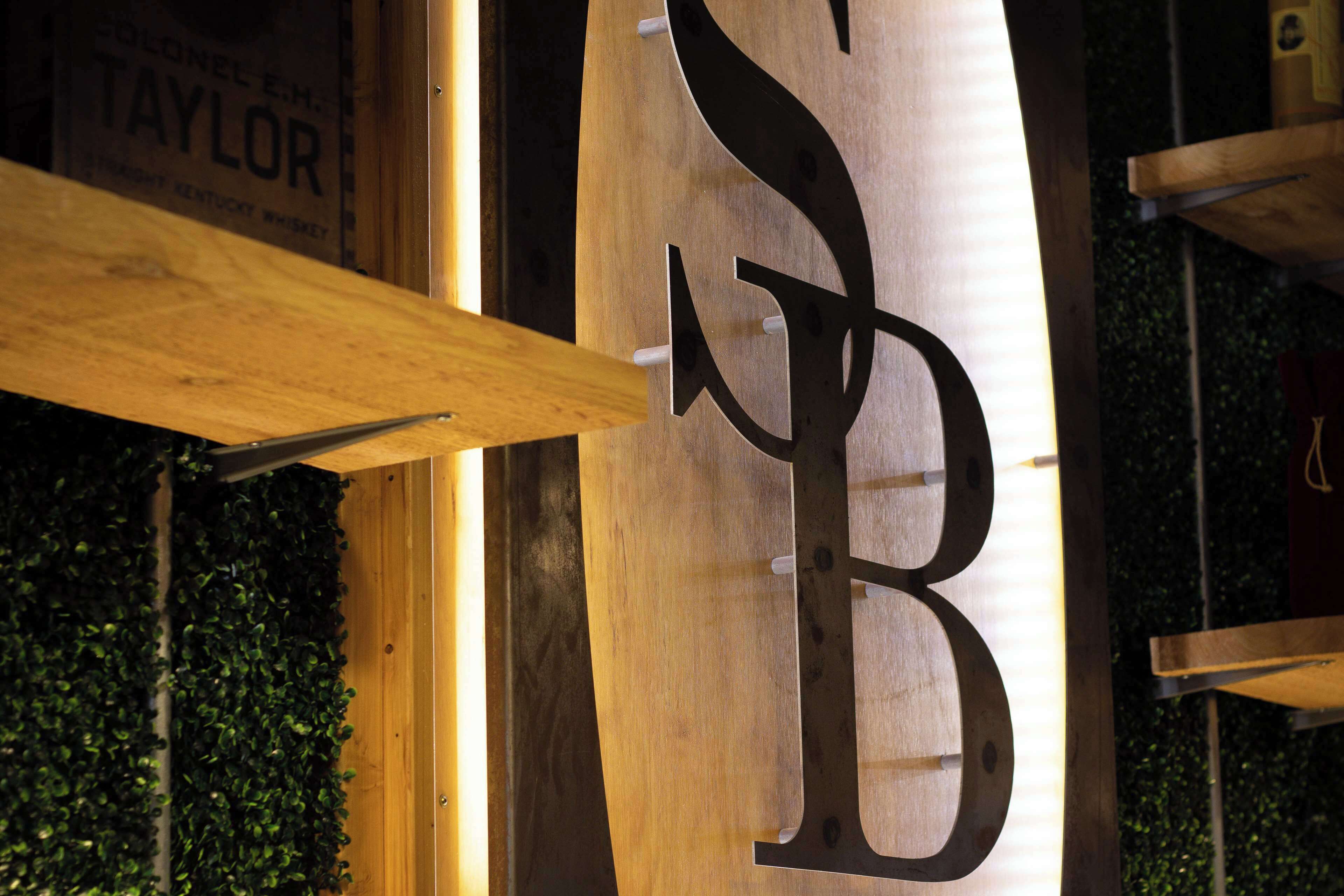 breakfast, lunch and dinner served