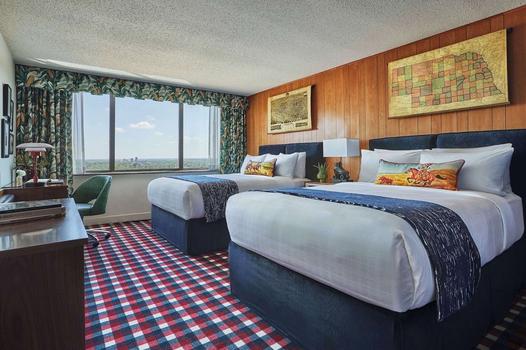 Premium bedding, in-room safe, desk, laptop workspace