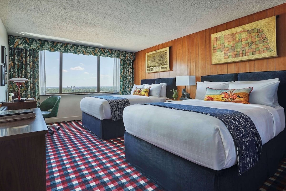 Premium bedding, in-room safe, desk, laptop workspace