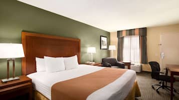 客房, 1 张特大床, 无障碍, 无烟房 (Mobility/Hearing, roll-in shower) | 高档床上用品、办公桌、遮光窗帘、隔音