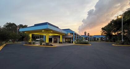 Days Inn by Wyndham Jacksonville Airport