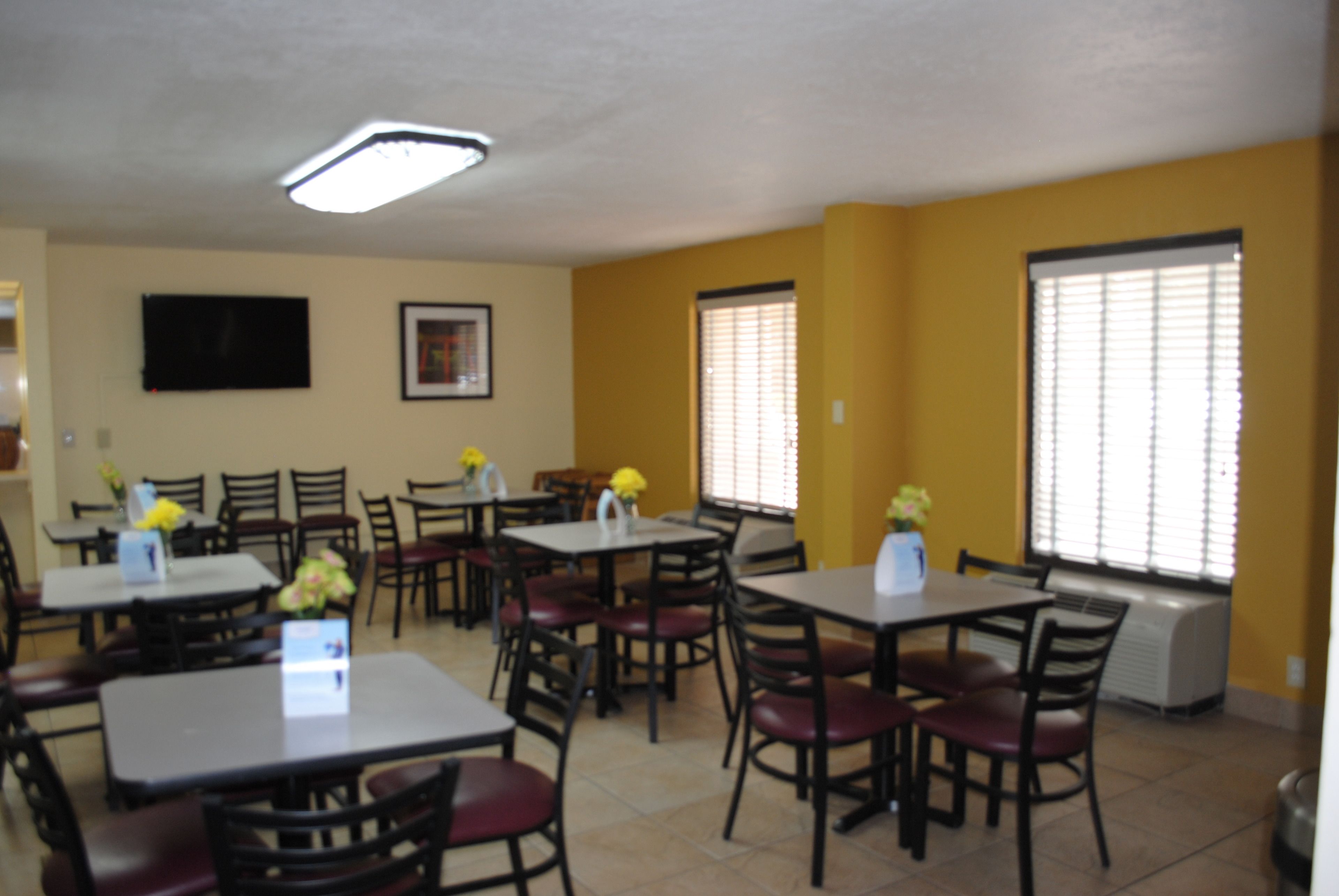 free daily continental breakfast