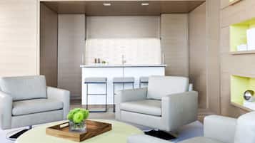 Suite (Regency) | Private kitchenette | Coffee/tea maker