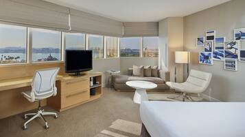 Room, 1 King Bed, Corner (Harbor View)