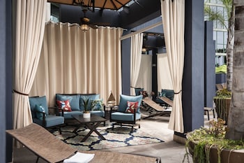 Pool (outdoor) at Hyatt Regency Long Beach