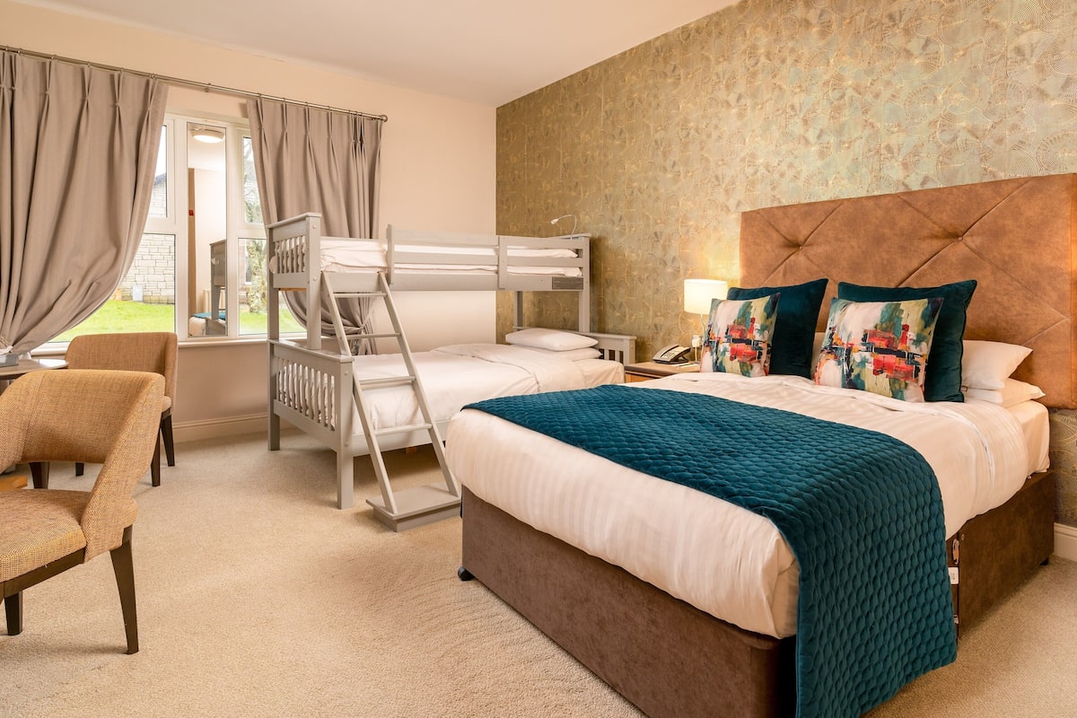 Desk, iron/ironing board, free WiFi, bed sheets