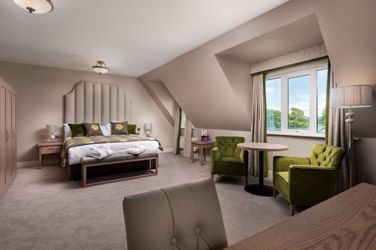 Desk, iron/ironing board, free WiFi, bed sheets