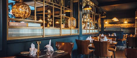 Déjeuner, dßner et souper servis sur place, vue sur le jardin