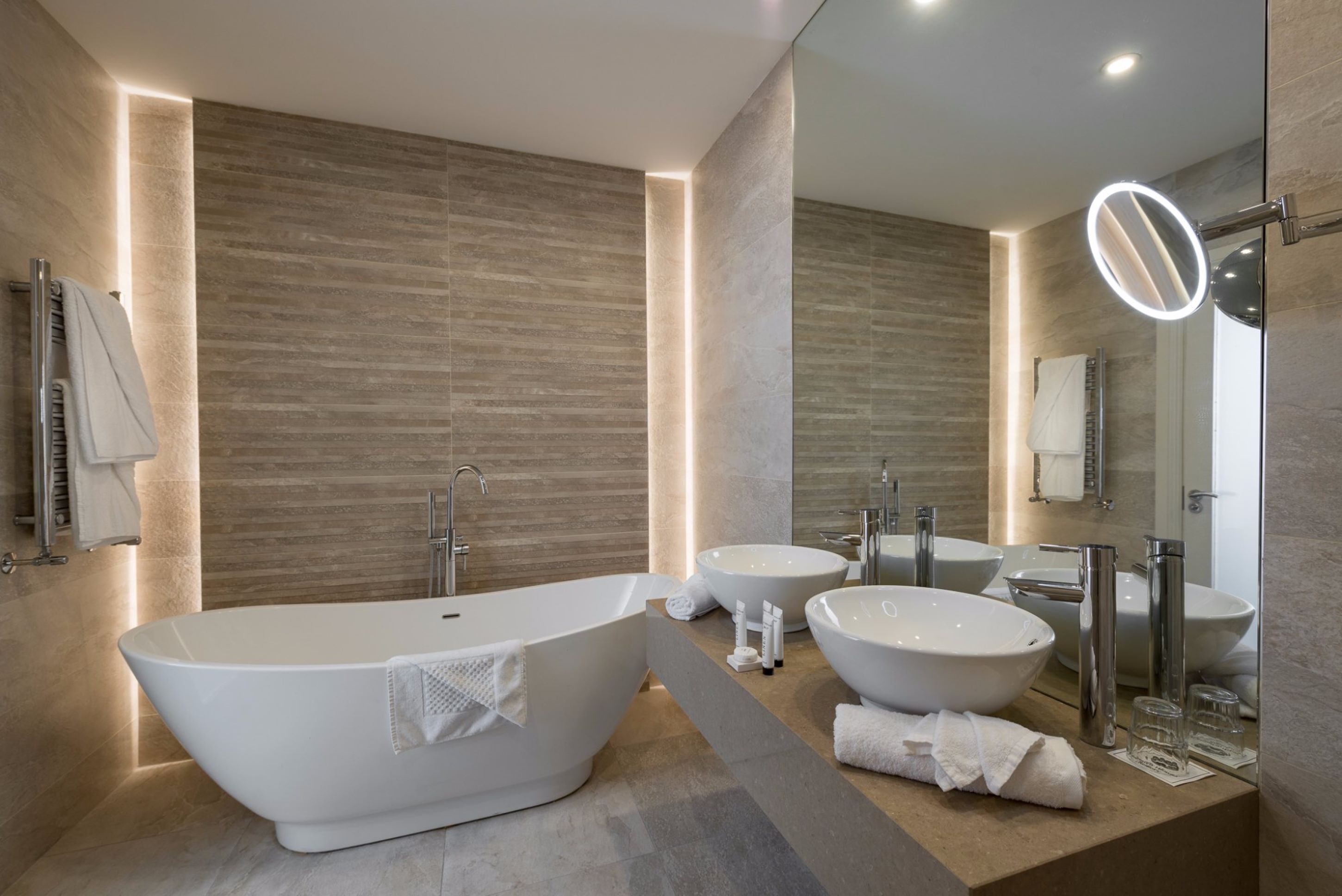 junior suite | bathroom | free toiletries, hair dryer, towels