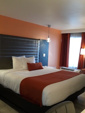 Desk, laptop workspace, blackout curtains, iron/ironing board - Clarion Pointe El Cajon San Diego East (El Cajon)