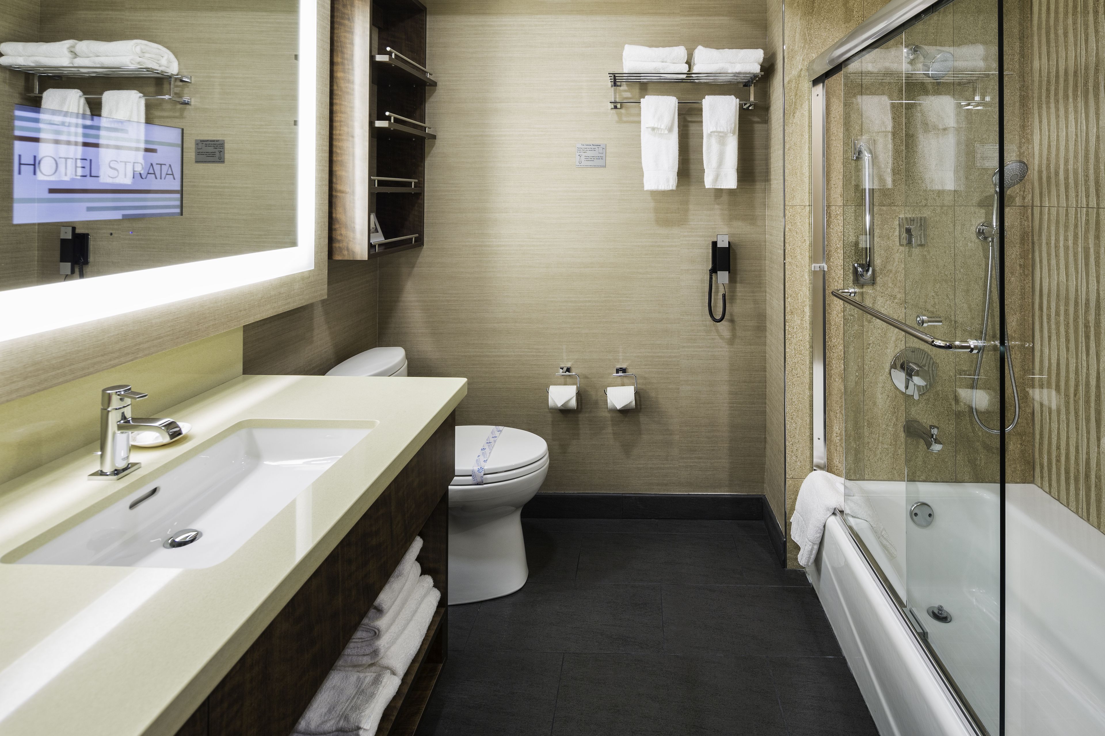 combined shower/bathtub, hydromassage showerhead, designer toiletries