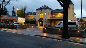 Façade de lâhĂ©bergement - soirĂ©e/nuit