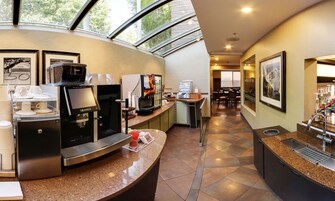 Café da manhã com buffet grátis todos os dias