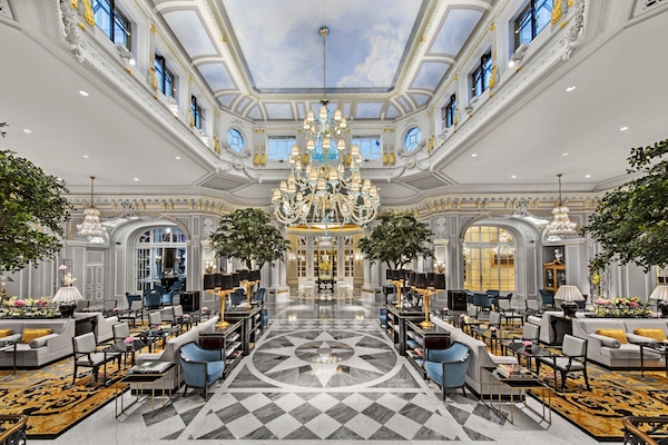 Lobby lounge
