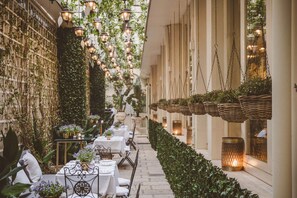 Se sirven desayunos, comidas y cenas 