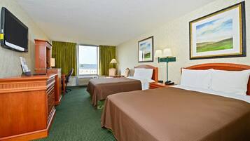 Caja de seguridad en la habitación, escritorio y cortinas blackout