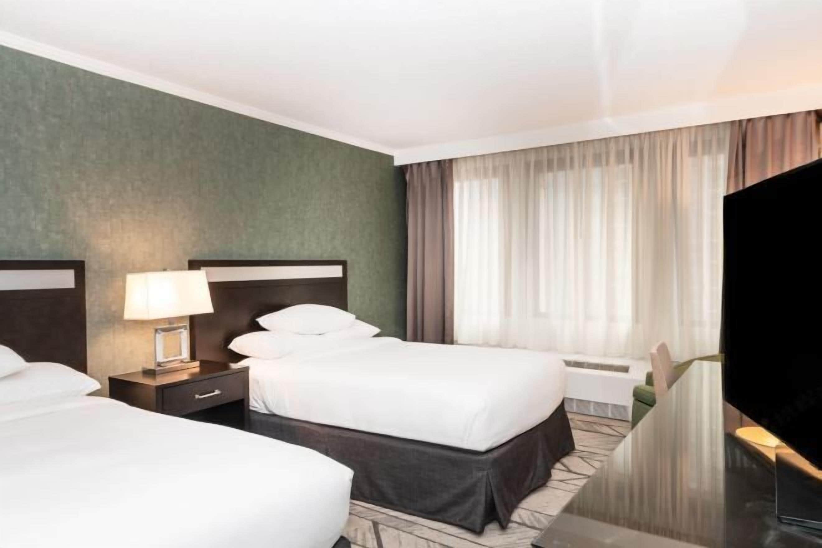 Premium bedding, in-room safe, desk, laptop workspace