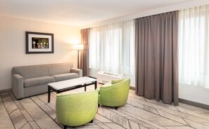 Premium bedding, in-room safe, desk, laptop workspace - DoubleTree by Hilton Newark Penn Station (Newark)