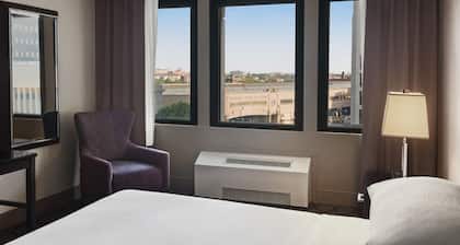 DoubleTree by Hilton Newark Penn Station