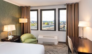 Premium bedding, in-room safe, desk, laptop workspace